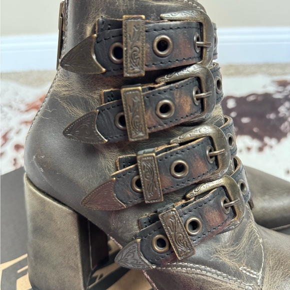 RARE FREEBIRD by Steven Jayden Leather Booties Heel Zip Up. Size 6 - Picture 8 of 10